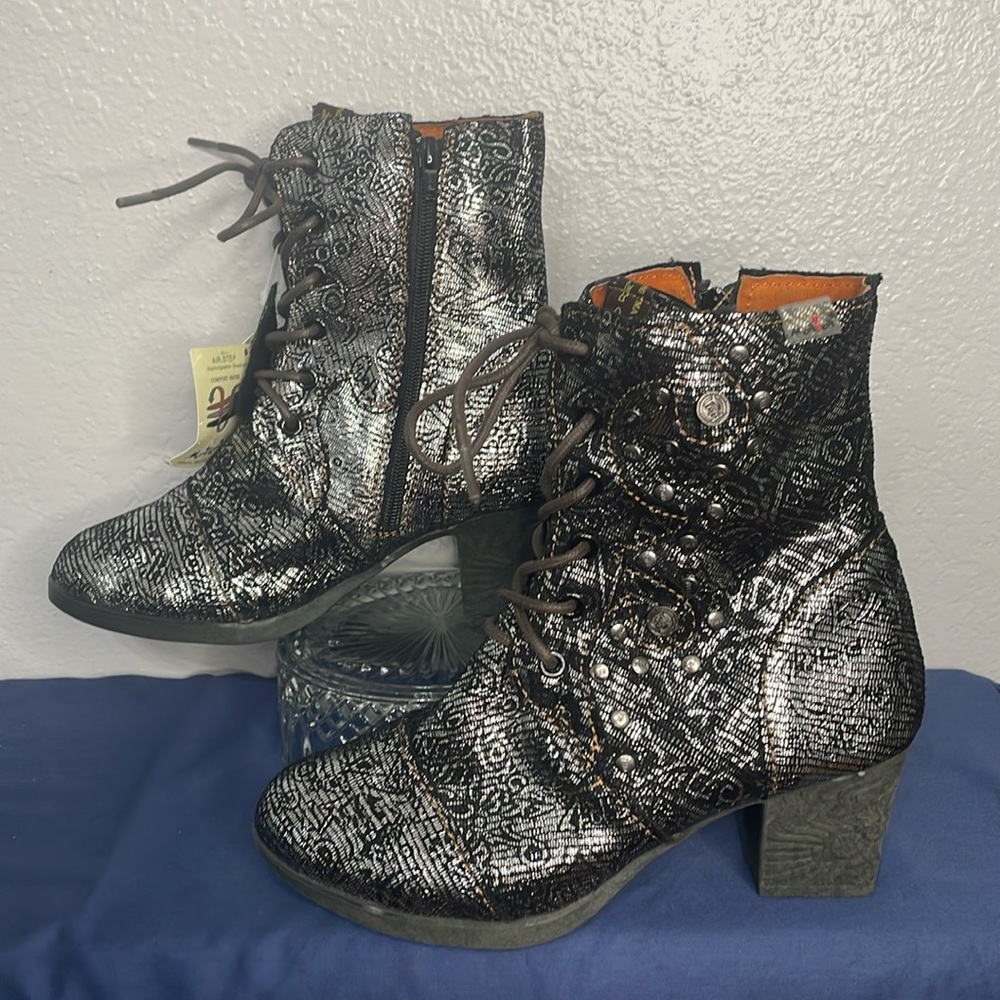 TMA MAIA company women’s leather metallic boots 7.5 NWT - Picture 3 of 15